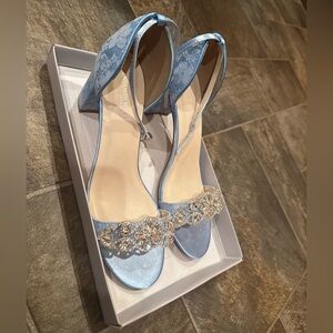 Too big never worn ordered a size smaller